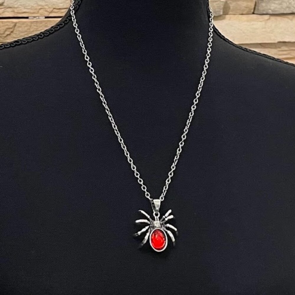 Gothic Retro Halloween Spider Pendant Necklace   New!